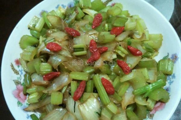 为女王做道菜洋葱炒西芹的做法图解5