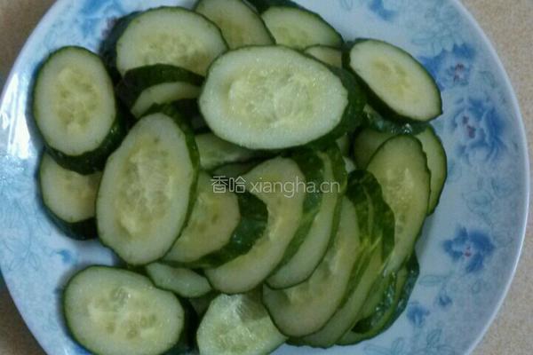 黄瓜炒肉的做法图解3