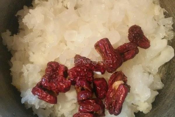 银耳红枣汤的做法图解4