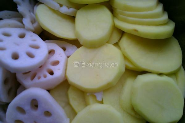 水煮土豆藕片的做法图解2