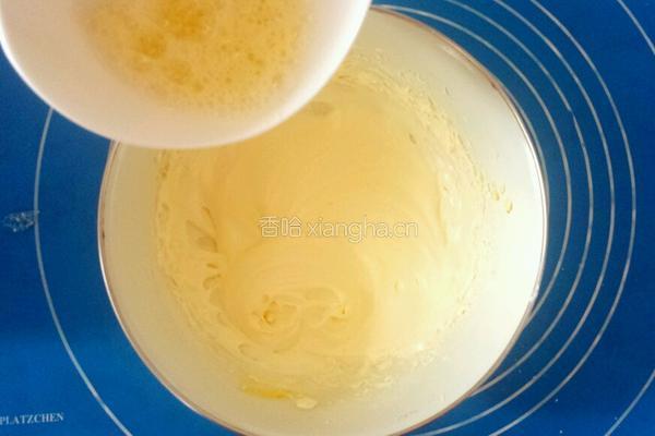 迷你巧克力奶油蛋卷甜筒的做法图解2