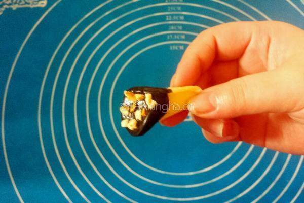 迷你巧克力奶油蛋卷甜筒的做法图解17