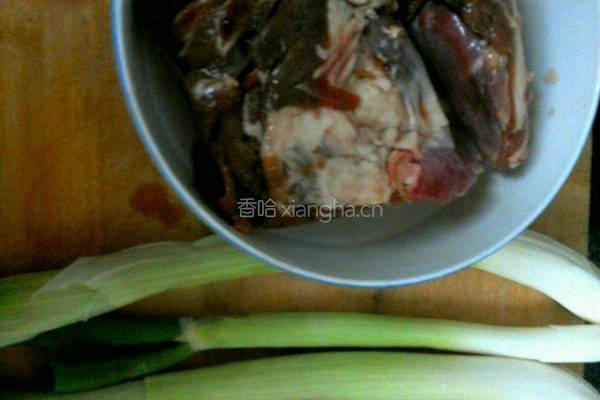 葱爆羊肉的做法图解1