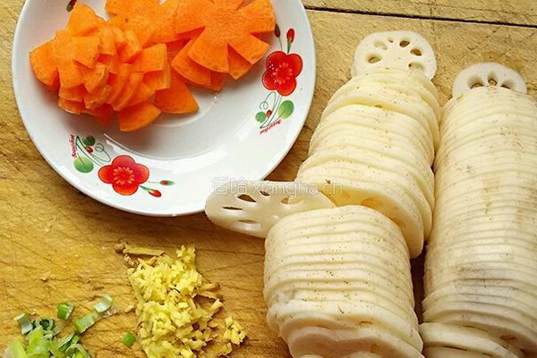 清炒藕片的做法图解1
