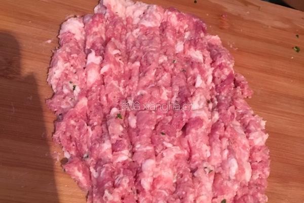 香菇青菜猪肉饺的做法图解2