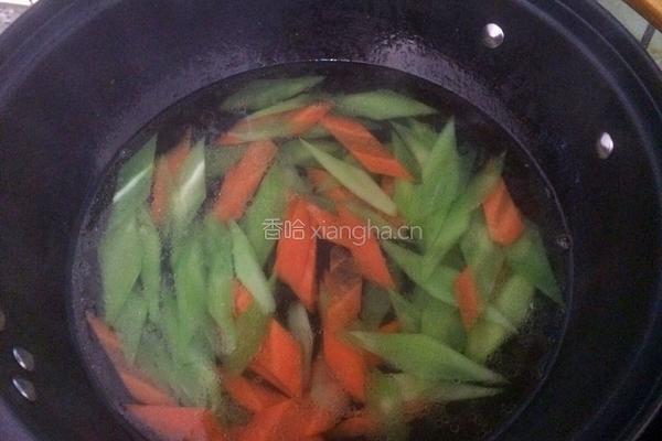 腊肠炒莴笋的做法图解3