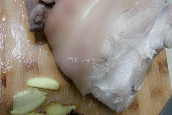 卤蹄髈的做法图解2
