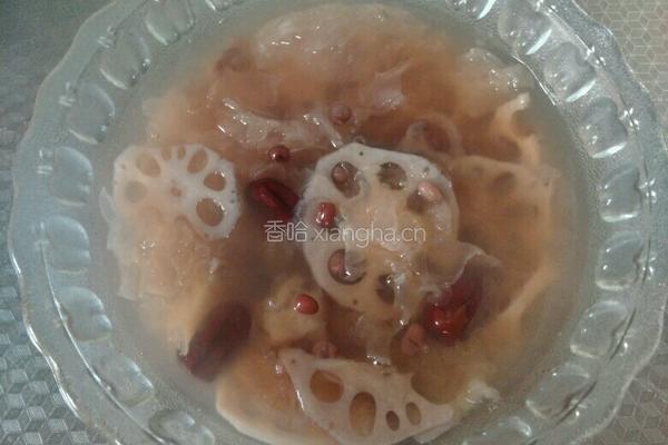 红枣红豆银耳莲藕汤的做法图解3