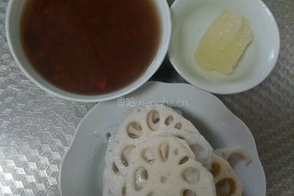 红枣红豆银耳莲藕汤的做法图解2