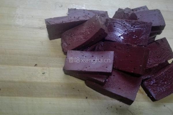 蚝油血豆腐的做法图解1