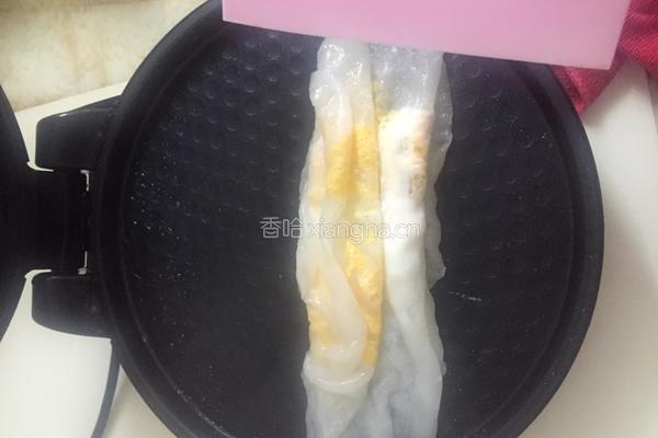 电饼铛广式拉肠粉的做法图解3