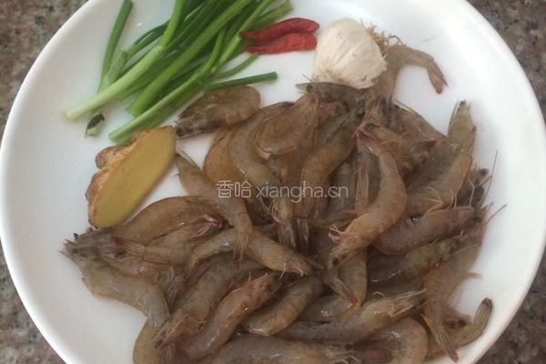 油爆河虾的做法图解1