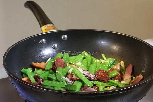 荷兰豆炒腊味的做法图解9