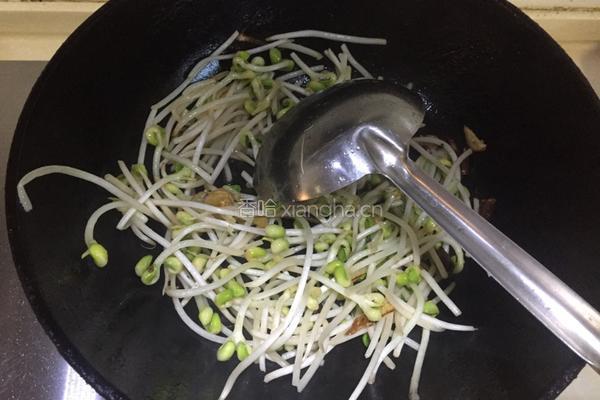 豆芽菜炒粉的做法图解5