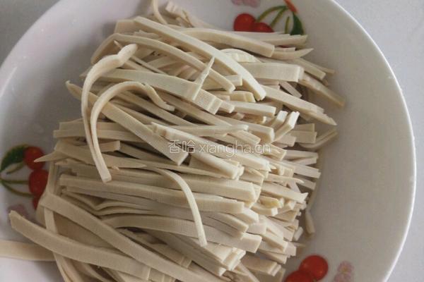 凉拌豆皮的做法图解2