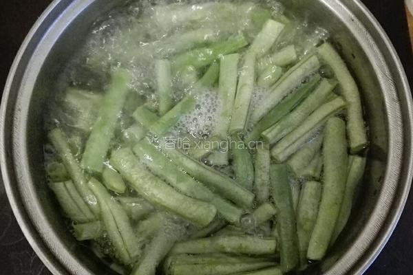 干煸豆角的做法图解2