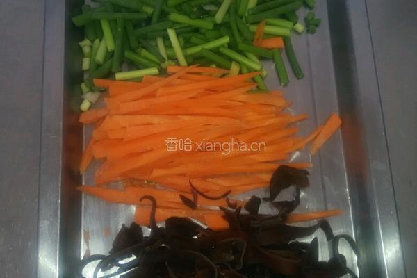 肉丝炒面的做法图解2
