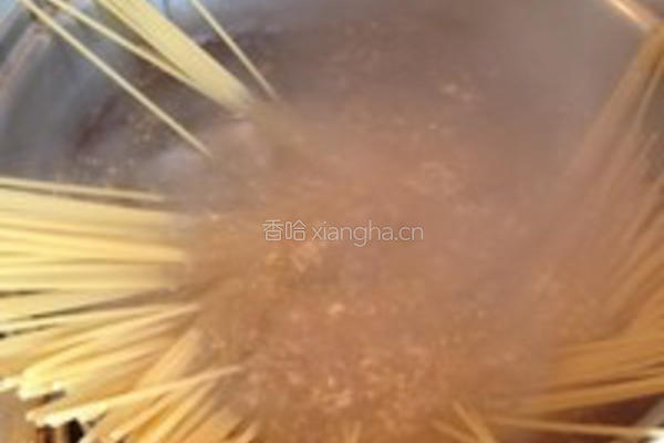牛肉意面的做法图解1