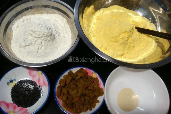 玉米葡萄干发糕的做法图解1