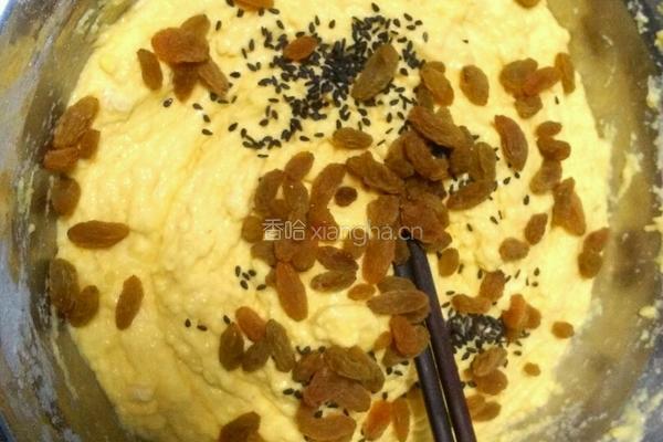 玉米葡萄干发糕的做法图解3