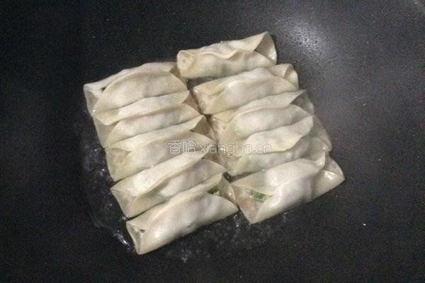 韭菜猪肉锅贴的做法图解7