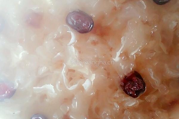 冰糖雪耳桃胶的做法图解3