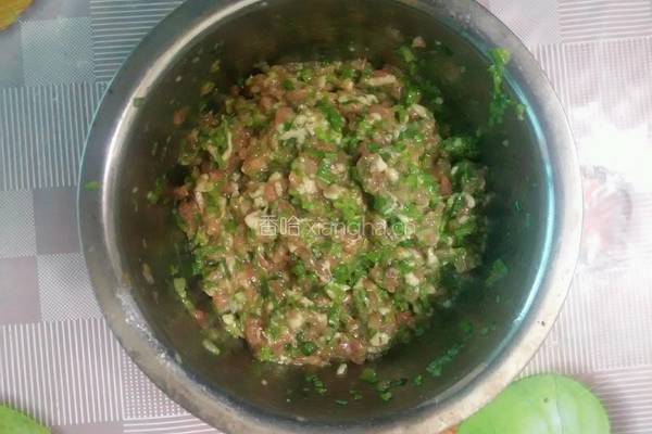 猪肉芹菜饺子的做法图解4