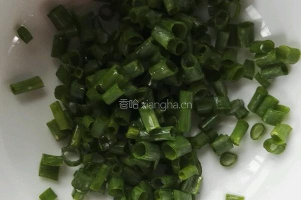 包菜炒泡面的做法图解4
