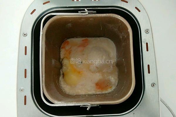 黑糖芝麻酱辫子面包的做法图解2
