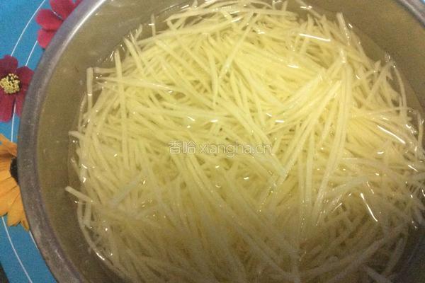 蒜香凉拌土豆丝的做法图解1