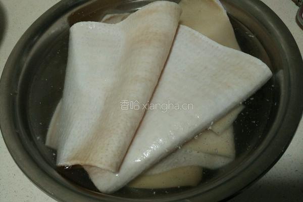 水晶猪皮冻的做法图解1