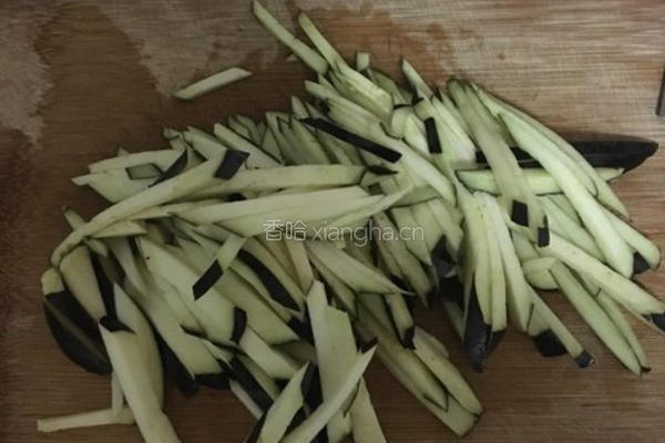 青椒炒茄子的做法图解1