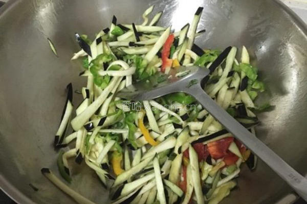 青椒炒茄子的做法图解5