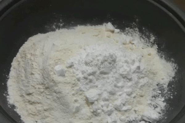 自制小面包的做法图解1