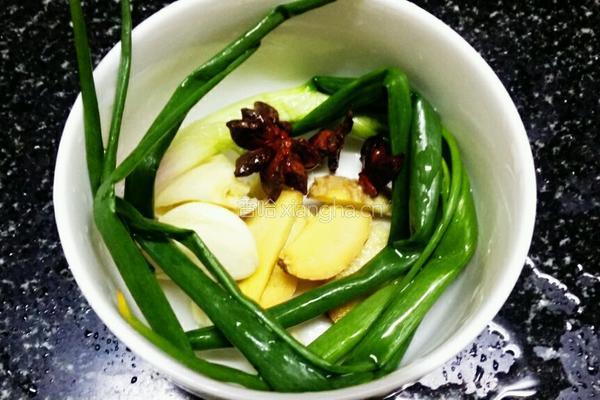 豆腐泡土豆鸡爪煲的做法图解3