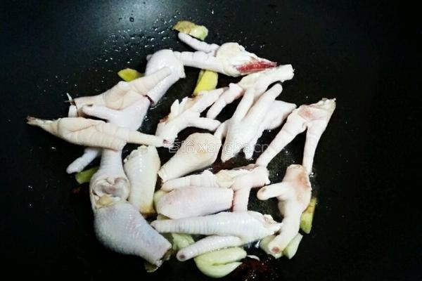 豆腐泡土豆鸡爪煲的做法图解5