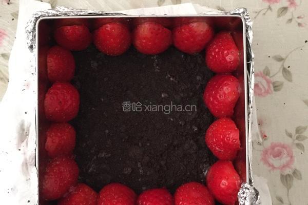 草莓酸奶慕斯蛋糕(6寸）的做法图解3