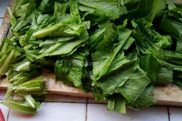豆豉鲮鱼油麦菜的做法图解2