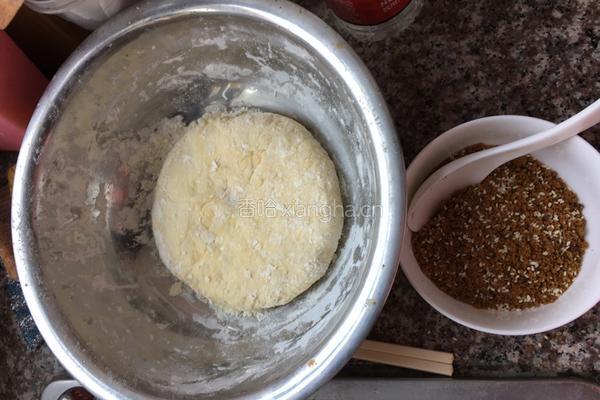 红糖芝麻馅饼的做法图解1