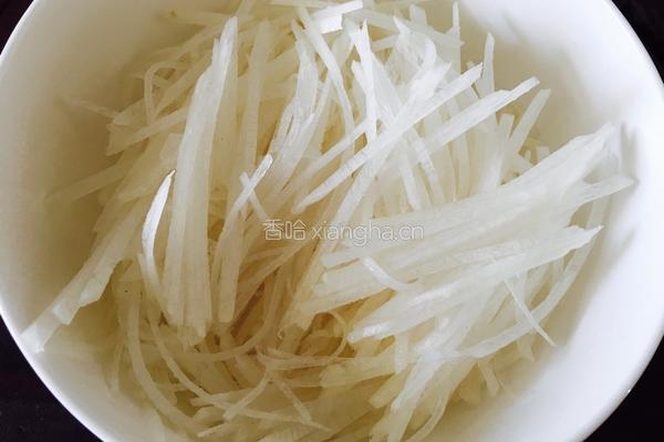 炝拌萝卜丝的做法图解2