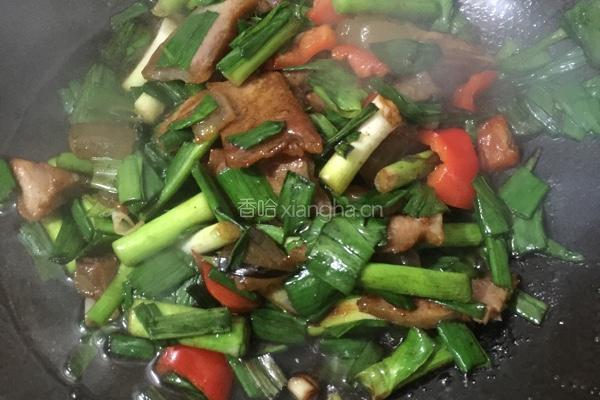 大蒜炒腊肉的做法图解9