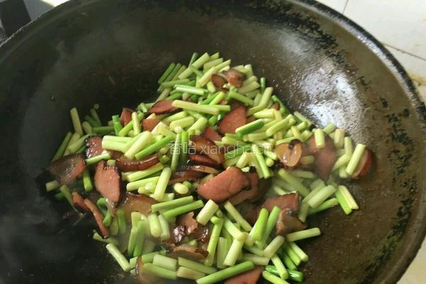 四川腊肉炒蒜苔的做法图解8