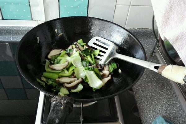 蚝油香菇油菜家庭版的做法图解6