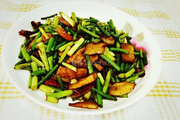 四川腊肉炒蒜苔的做法图解10