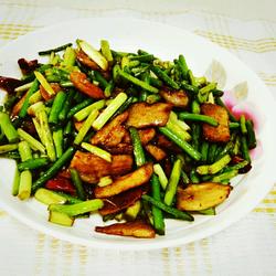 四川腊肉炒蒜苔的做法[图]