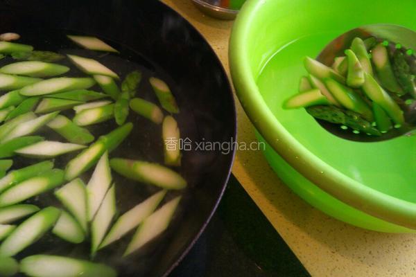 香菇炒双笋的做法图解3