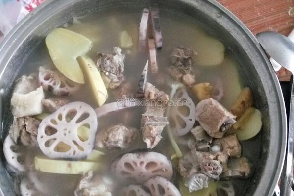 排骨莲藕土豆汤