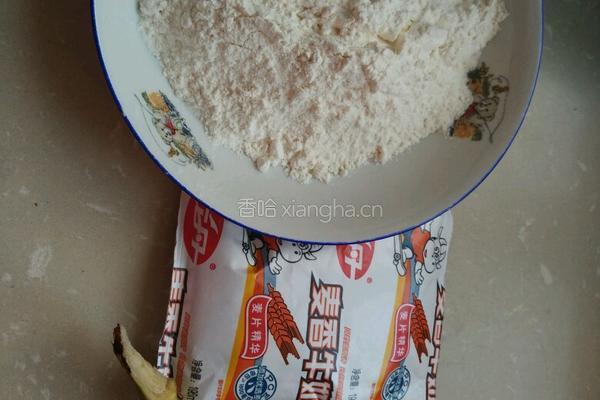 香蕉松饼的做法图解1