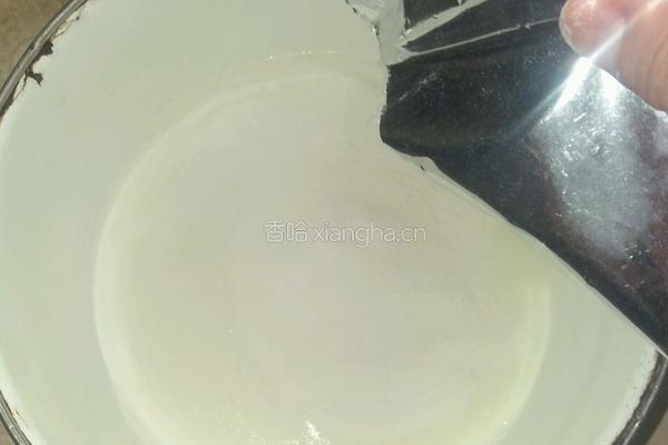 牛奶味冰淇淋的做法图解3