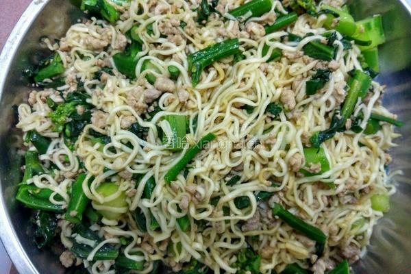 芥兰肉沫炒面